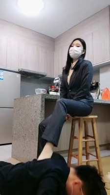 【御神】开发银行女职员-脚喂酸奶【双视角版】 bf24557 套路资料库 第3张