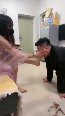 套路直播视频【美娜格格】纱裙女神连环耳光暴力调/浓痰吐狗脸【双视角版】 bf26451 套路资料库 第10张