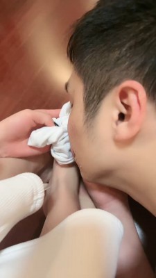 套路直播视频【桃幼幼】反绑强制鞭打踩踏/骑马/洗脚水窒息 bf26361_HD绳艺资源网