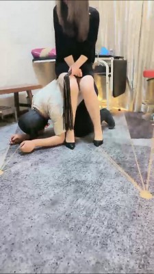 套路直播视频【霜凝】双女王捆绑圈养狗奴 bf26223_HD绳艺资源网