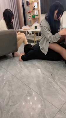 【天津女仆店】双素人萝莉女仆踩狗-全体重踩踏-骑马 bf26470 套路资料库 第9张