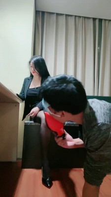 【甜心教主】绿帽下班伺候恋人-闻舔原味黑丝美足 bf27128_HD绳艺资源网