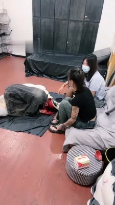 【女仆店S】3素人主VS母畜-强制舔/转胯耳光虐打_HD绳艺资源网