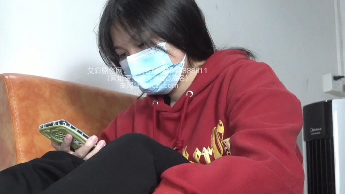 【樱女王】樱女王同桌丹丹享受脚奴的舔脚服务，非常享受！YC-221216-3 网友原创 第2张